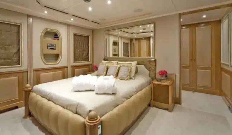 YACHT-DV170-DUBAI-11.jpeg
