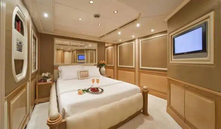 YACHT-DV170-DUBAI-12.jpeg