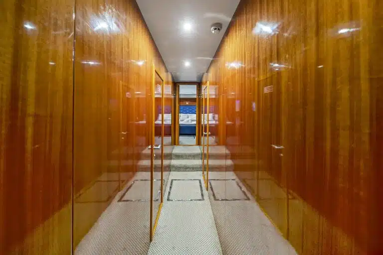 YACHT-RENTAL-DUBAI-BD-90-14.jpg