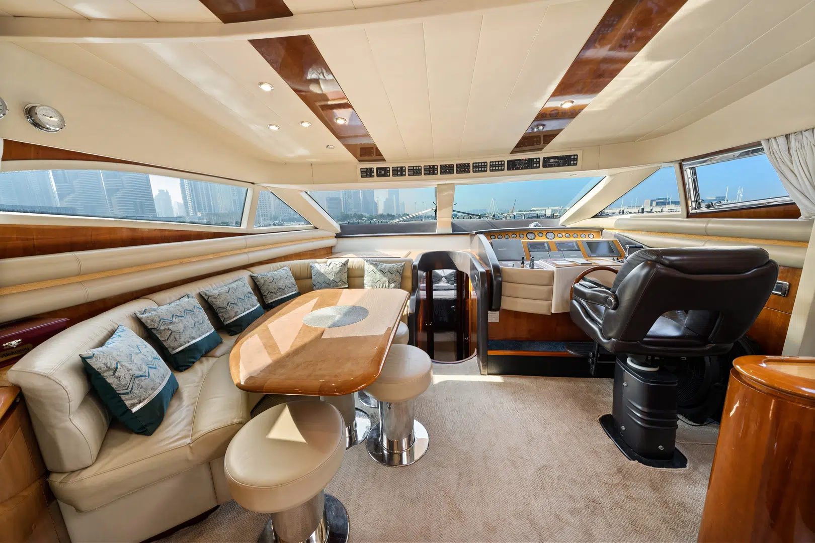 YACHT-RENTAL-DUBAI-LN-68-7.jpeg