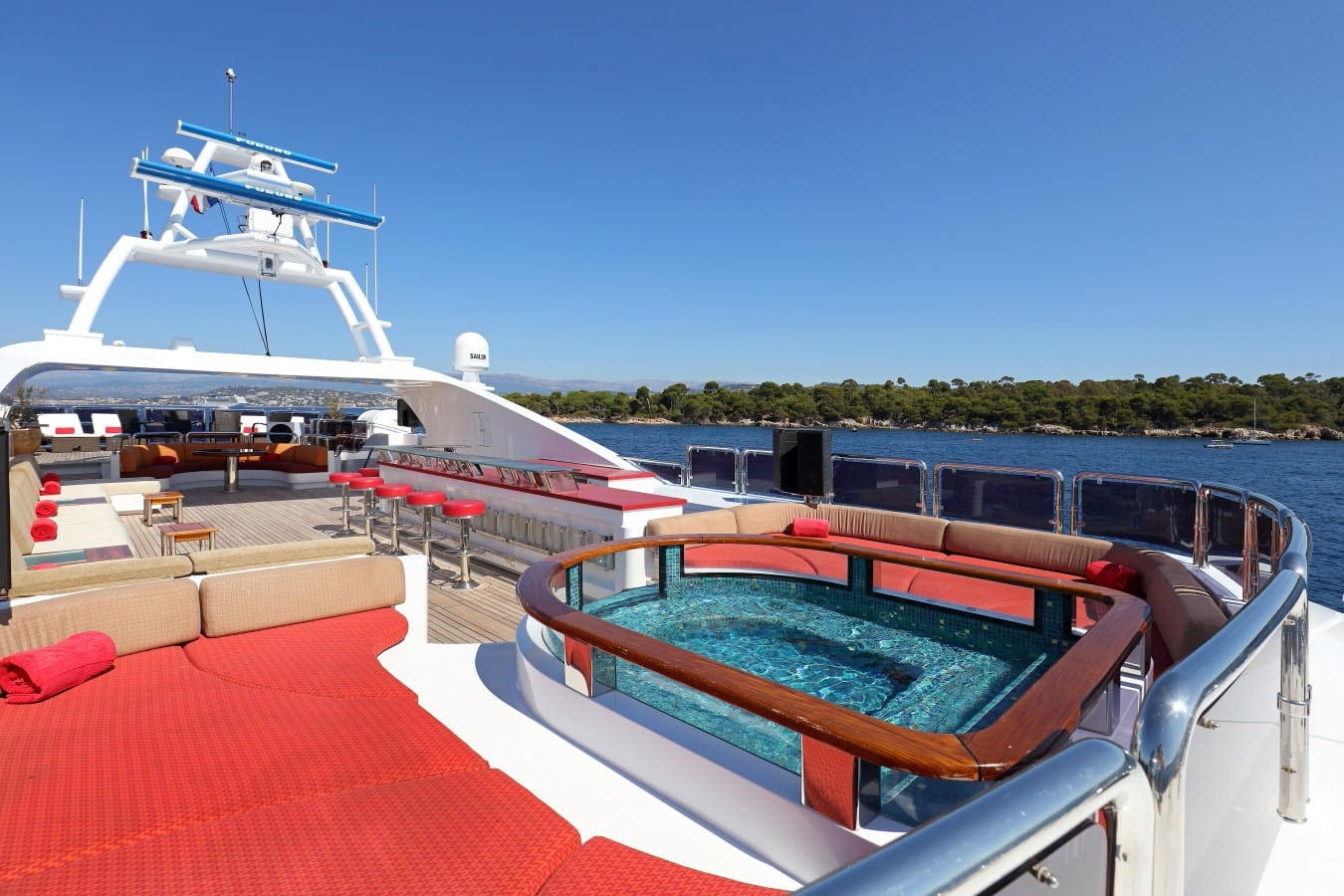 balthazar-yachting-yacht-charter-dubai00008