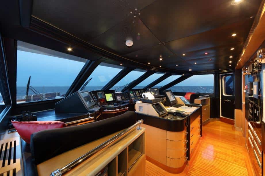 balthazar-yachting-yacht-charter-dubai00036