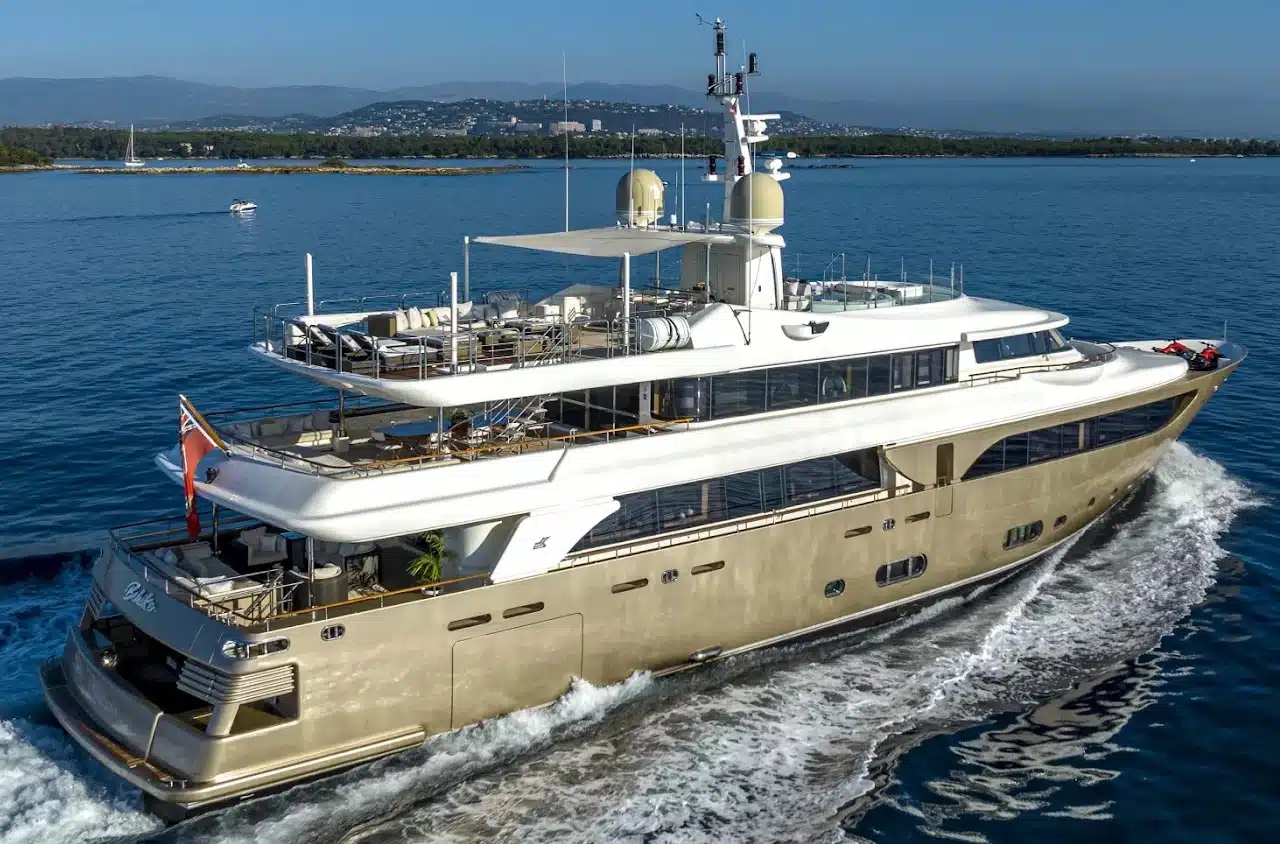 camperandnicholsons-behike_-_luxury__for_charter_-_exterior_design_-_img_8_a_c&n_519210l