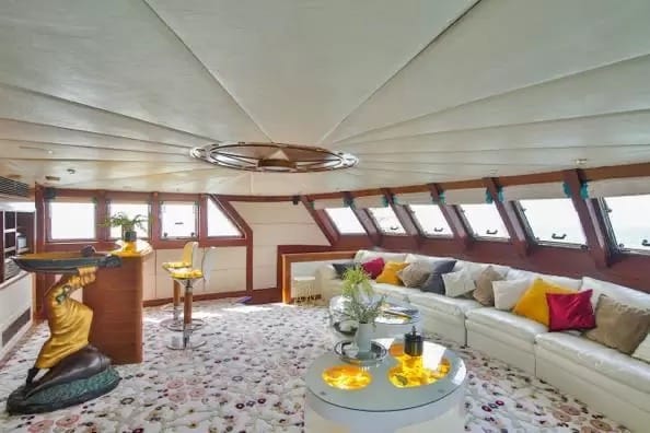 balthazar-yachting-yacht-charter-finesse-150ft00009