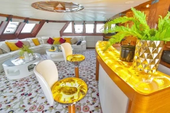 balthazar-yachting-yacht-charter-finesse-150ft00012