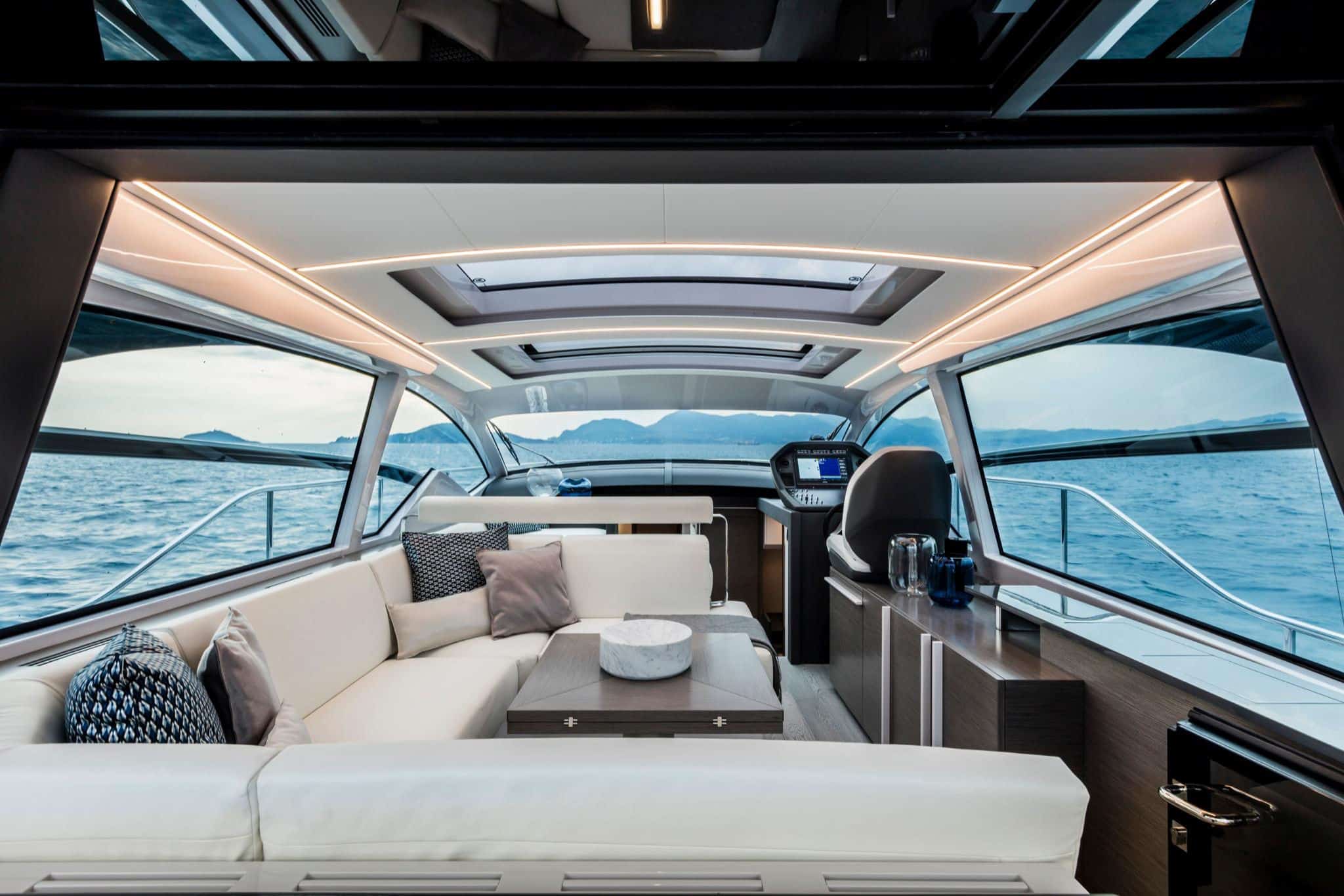 yacht-charter- Pershing 55ft7